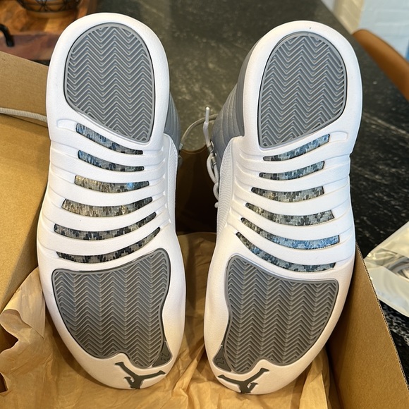 Air Jordan 12 Retro - Picture 6 of 9